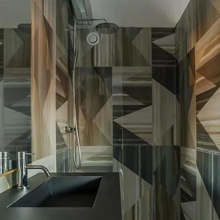 The Hide Aparthotel 4*