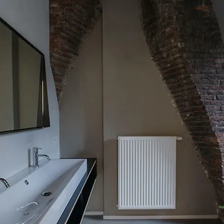 The Hide 4* Gent