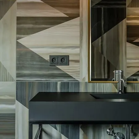 The Hide 3*