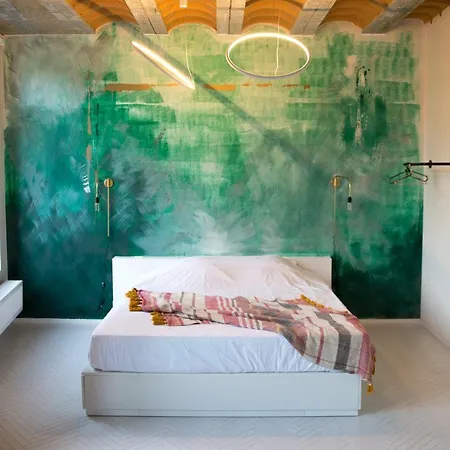 The Hide Aparthotel 4*