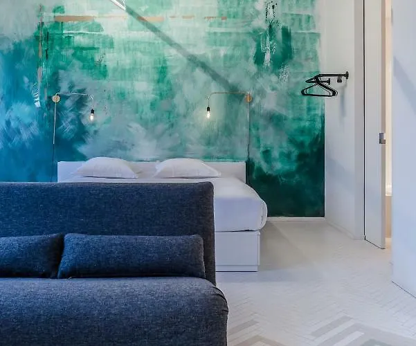 The Hide Apart-hotel