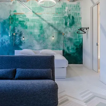 The Hide Apart-hotel